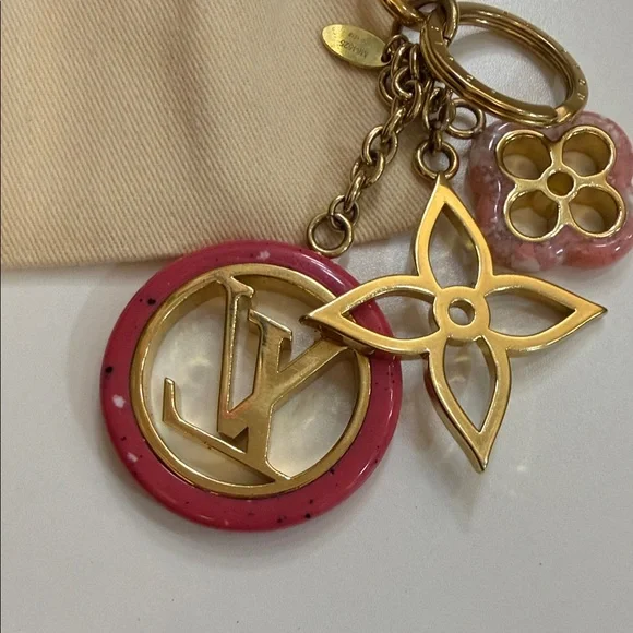 🎀Louis Vuitton Gold and Pink Key Holder/bag charm - Picture 2 of 12
